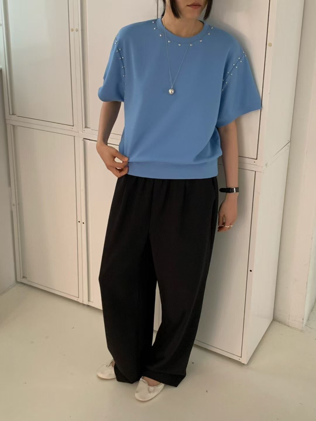 獨特感鉚釘造型圓領衛衣大學TEE / 2色