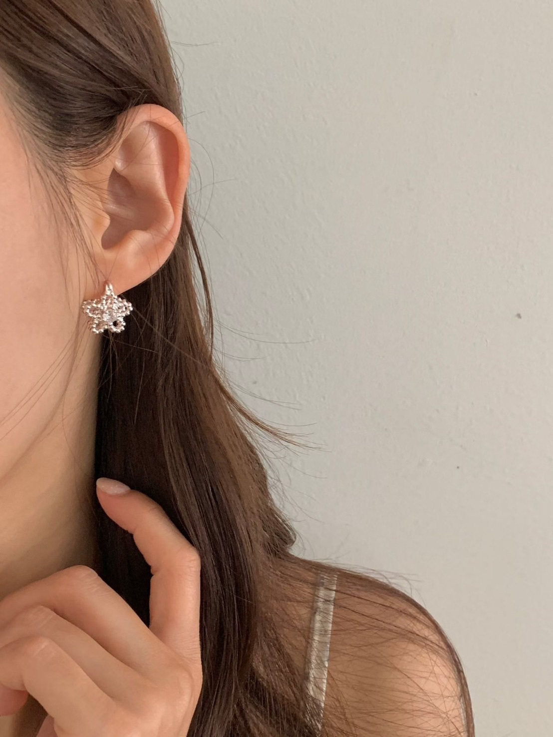 質感銀立體鏤空串珠小花耳環