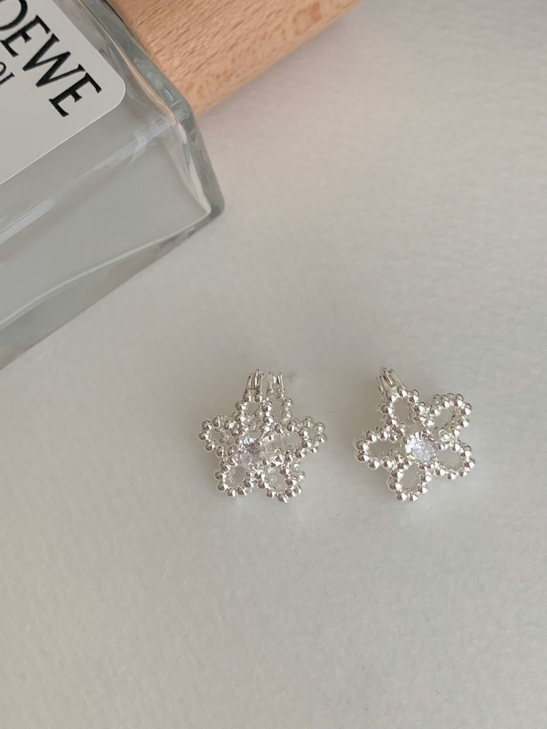 質感銀立體鏤空串珠小花耳環