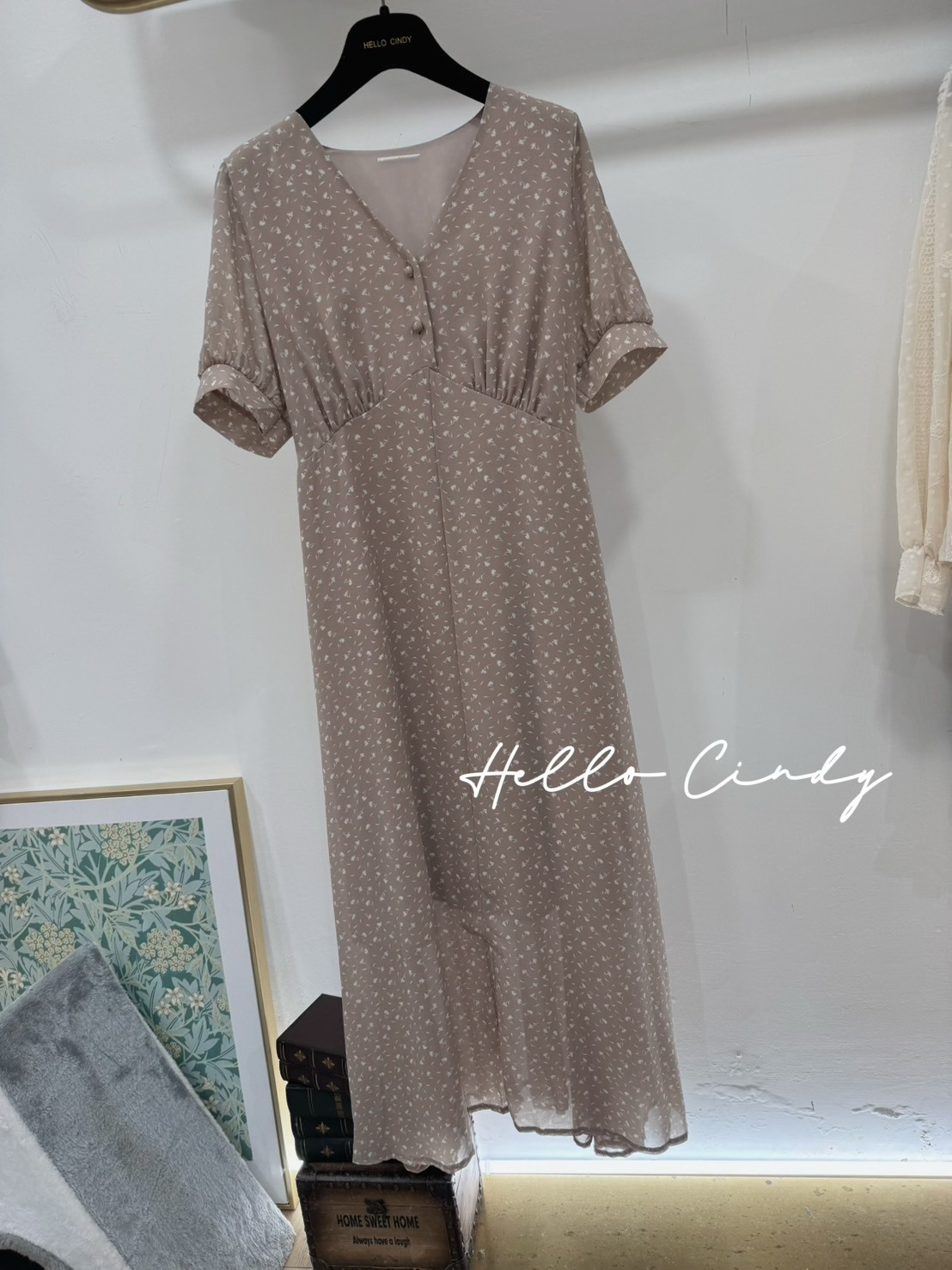 穿起來腰很顯瘦的溫柔奶茶色小花瓣雪紡長洋裝