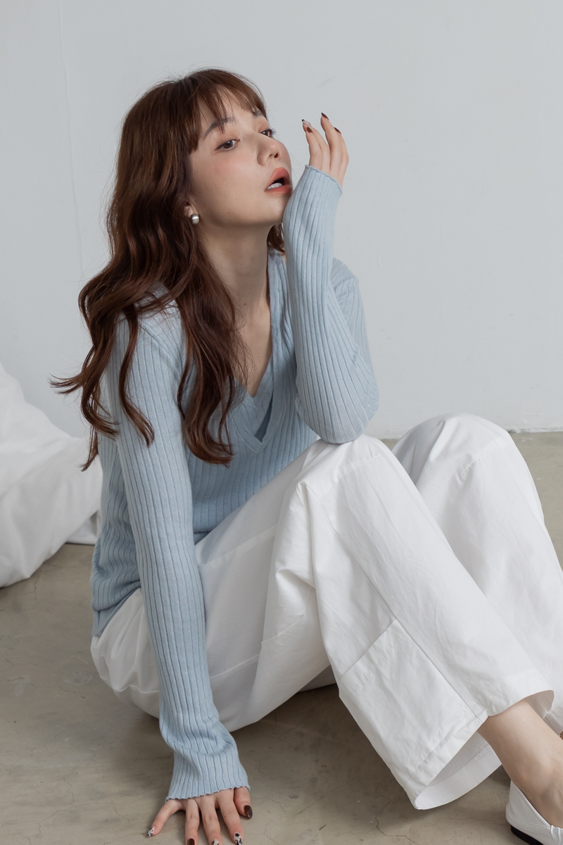 細針織掛脖層次上衣