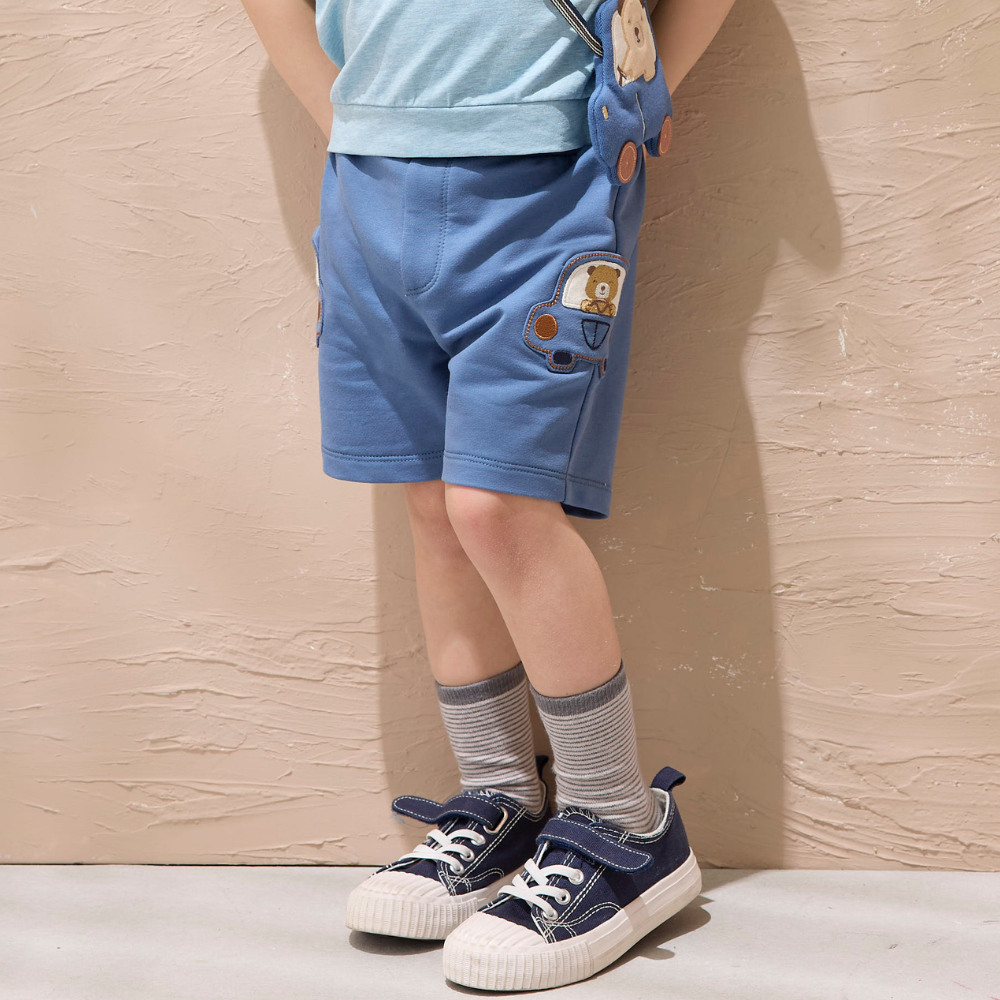 PIPPY童趣玩具車刺繡彩條羅紋拼接休閒短褲 藍