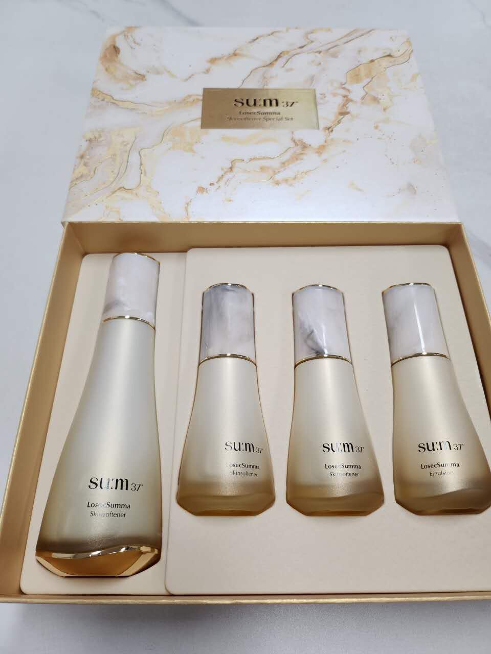 【韓國預購】AKR030308 SU:M37° 鎏金溯茫奢護柔膚水增量套盒