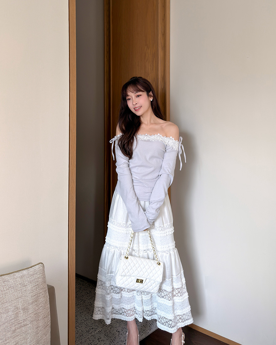LINA LINA唯美香波刺繡花朵蝴蝶結側抓皺上衣-浪漫紫