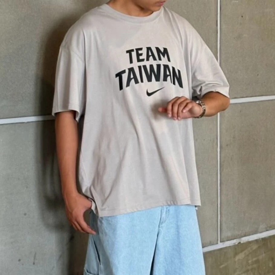 NIKE Team Taiwan Tee 毛巾 台灣尚勇 白色 藍色 黑色 中華台北 台灣 中華隊 CT 瓊斯盃 奧運 短TEE io7342-010-100-474-009