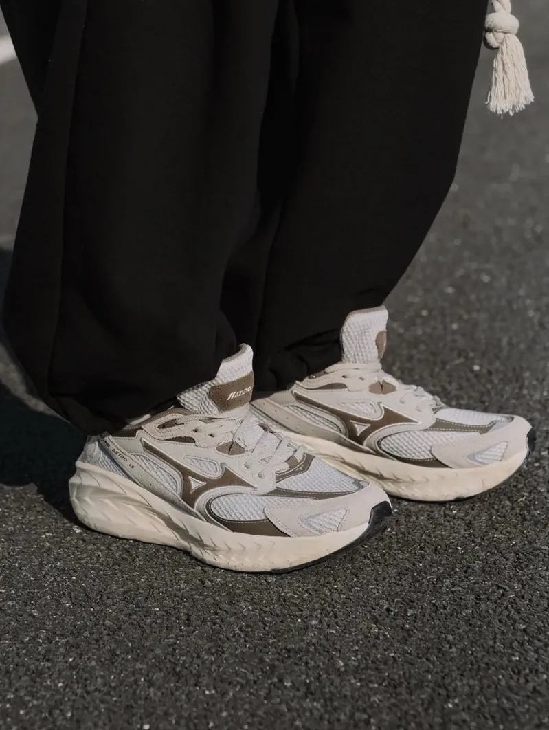 MIZUNO 美津濃 ASTRO LS 栗棕色 燕麥摩卡 灰咖 奶油底 咖啡色 低飽和 復古 增高 厚底 緩震 男女鞋 D1GH252110