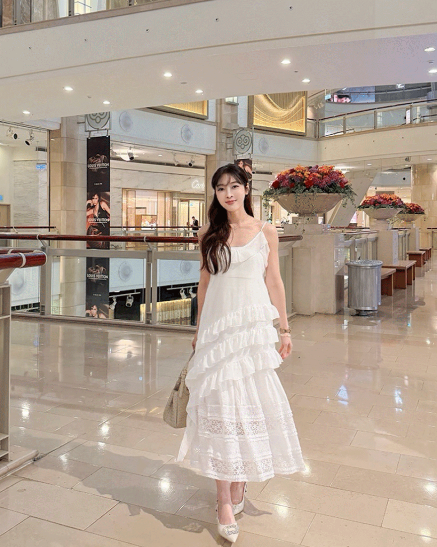 LINA LINA著迷姿態層次荷葉滾邊斜擺上衣洋-甜美白