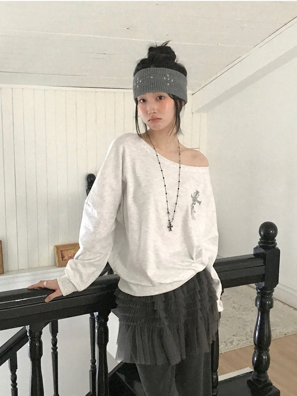 【優惠預訂】韓國十字玫瑰露肩衛衣（3色）