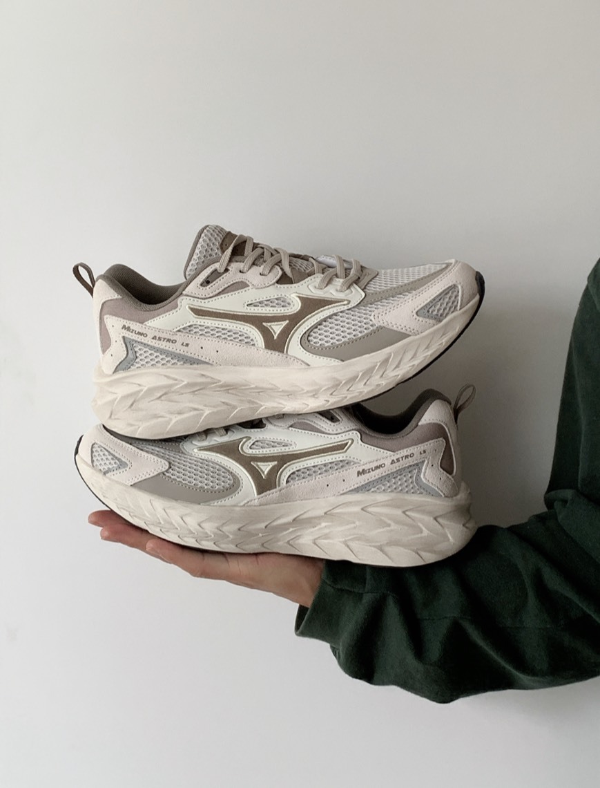 MIZUNO 美津濃 ASTRO LS 冷灰杏 燕麥灰杏 米灰 灰咖 低飽和 復古 增高 厚底 緩震 男女鞋 D1GH252109