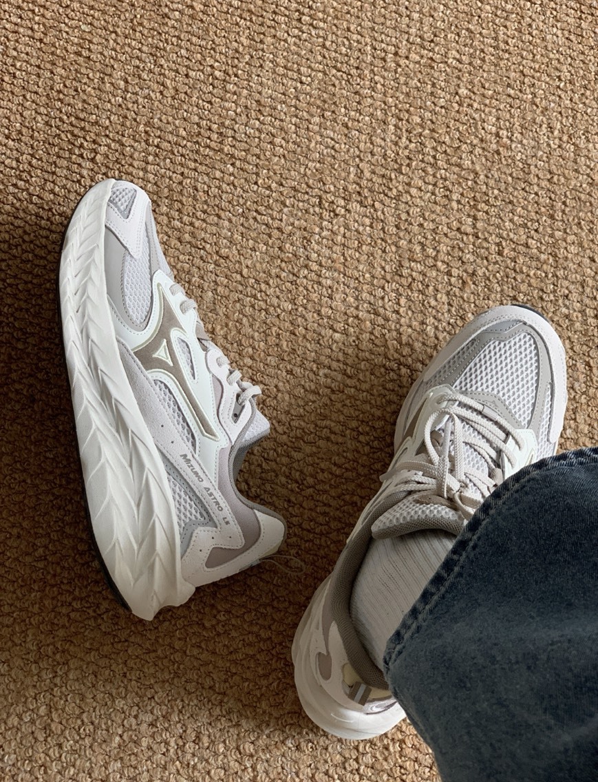 MIZUNO 美津濃 ASTRO LS 冷灰杏 燕麥灰杏 米灰 灰咖 低飽和 復古 增高 厚底 緩震 男女鞋 D1GH252109