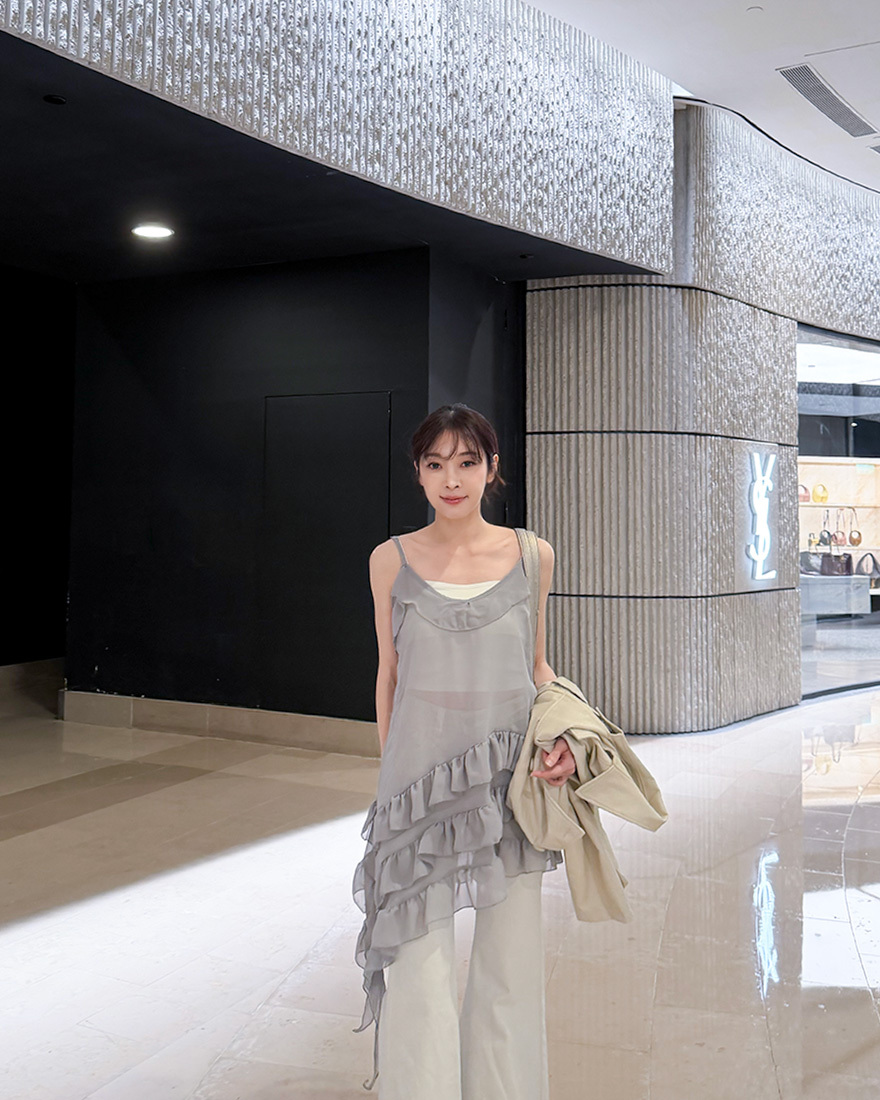 LINA LINA著迷姿態層次荷葉滾邊斜擺上衣洋-迷人灰