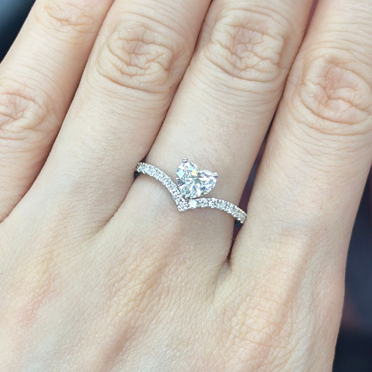 VX388 164B R6991 ~0.85ct Lab Diamond Heart ring with side lab diamond in Silver 925 (white colour)