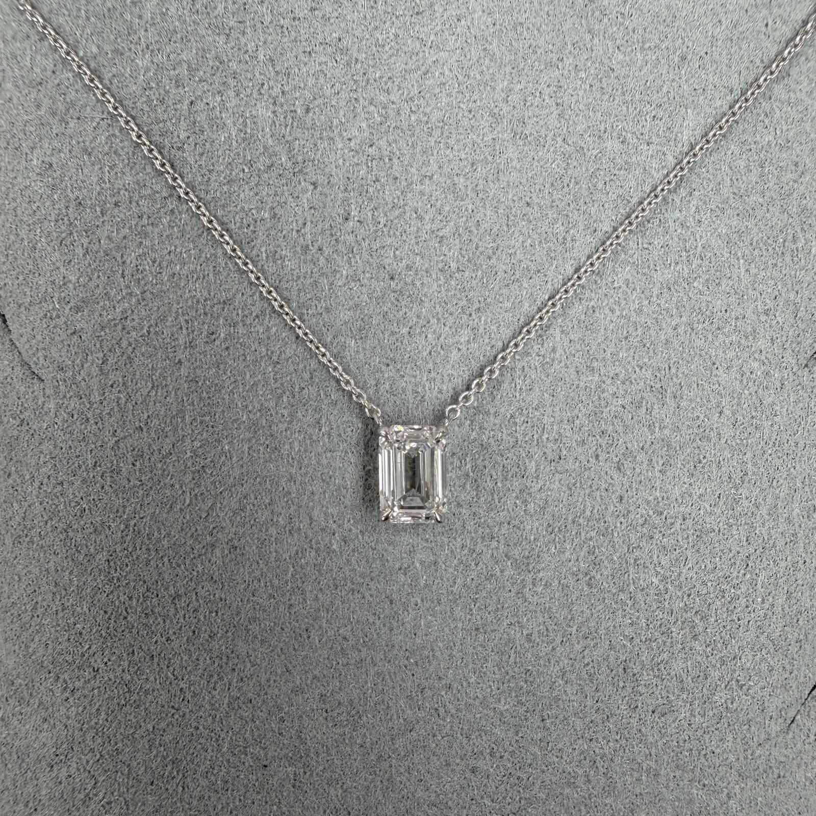 VX324 B100 N2846 ~0.70ct Emerald cut Lab Diamond Necklace in 9Kwhite gold 16+2inch