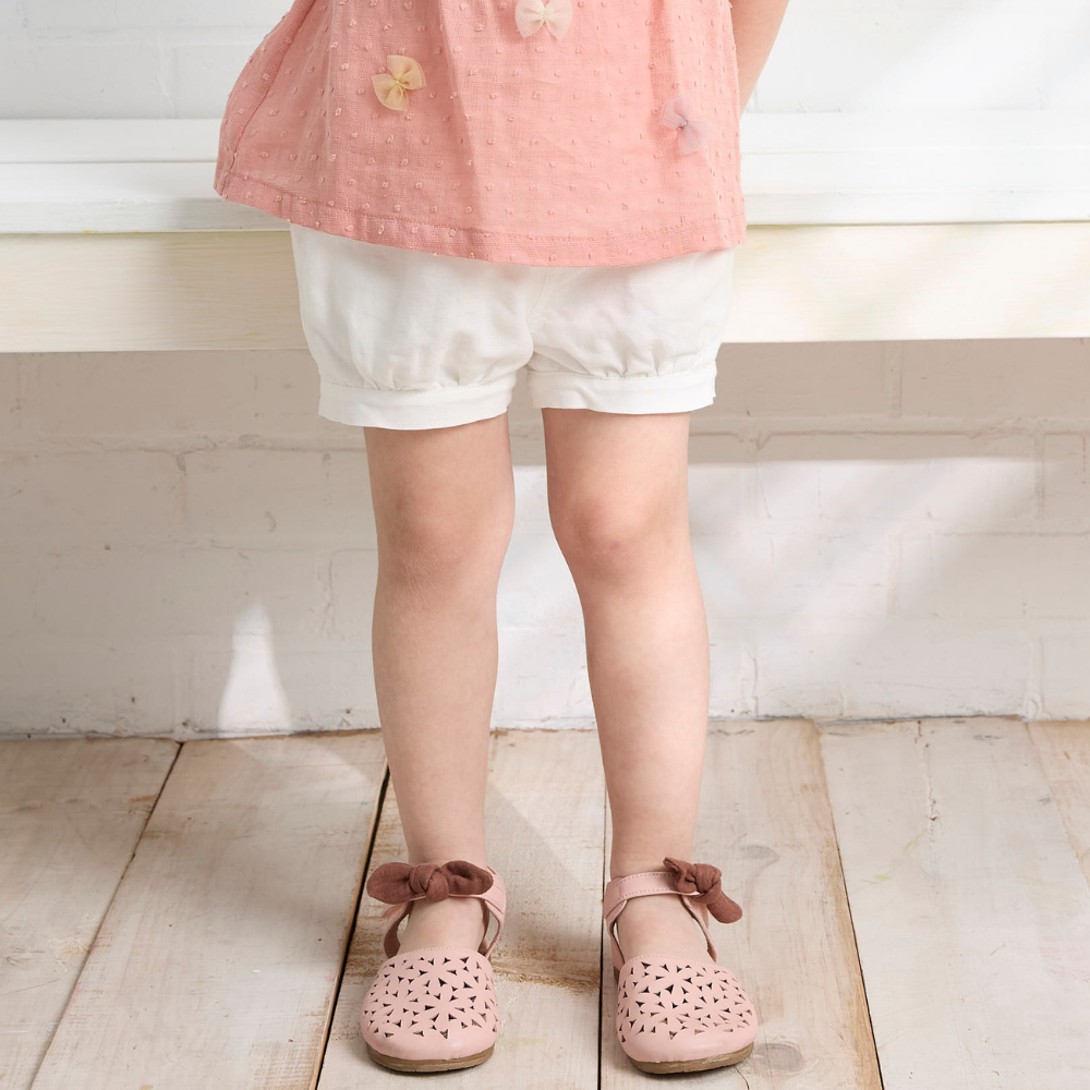 PIPPY 優雅純棉經典刺繡百搭抽縐短褲 米白