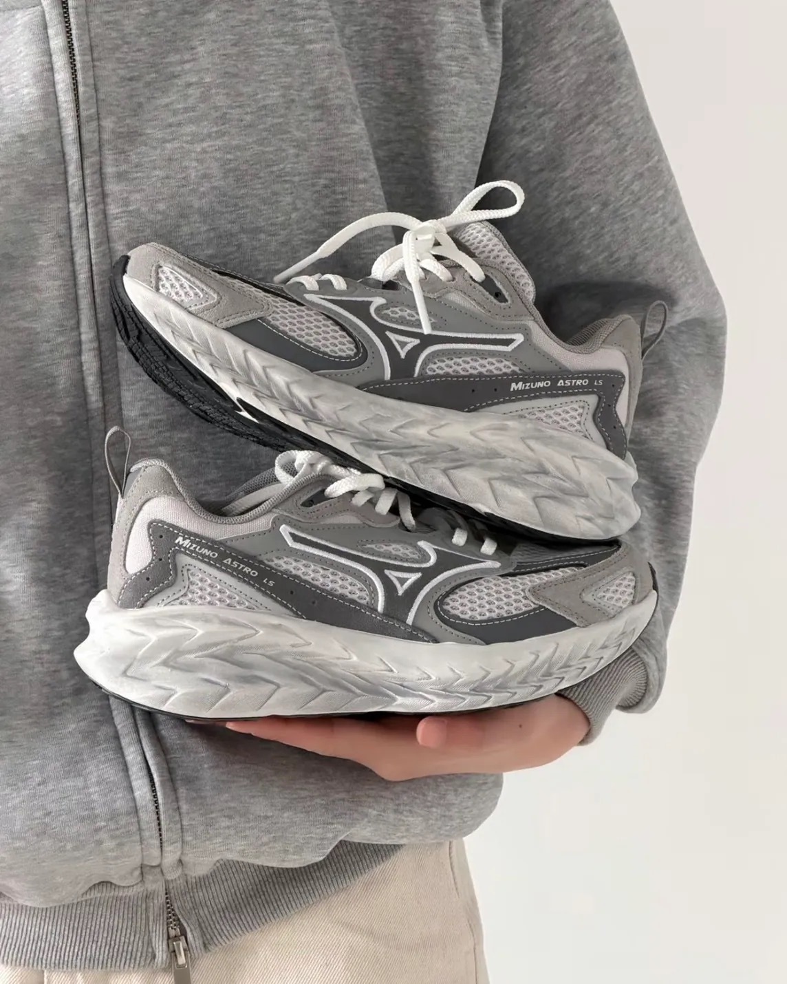 MIZUNO ASTRO LS 機能鞋 淺灰 輪胎齒 增高 岩石灰