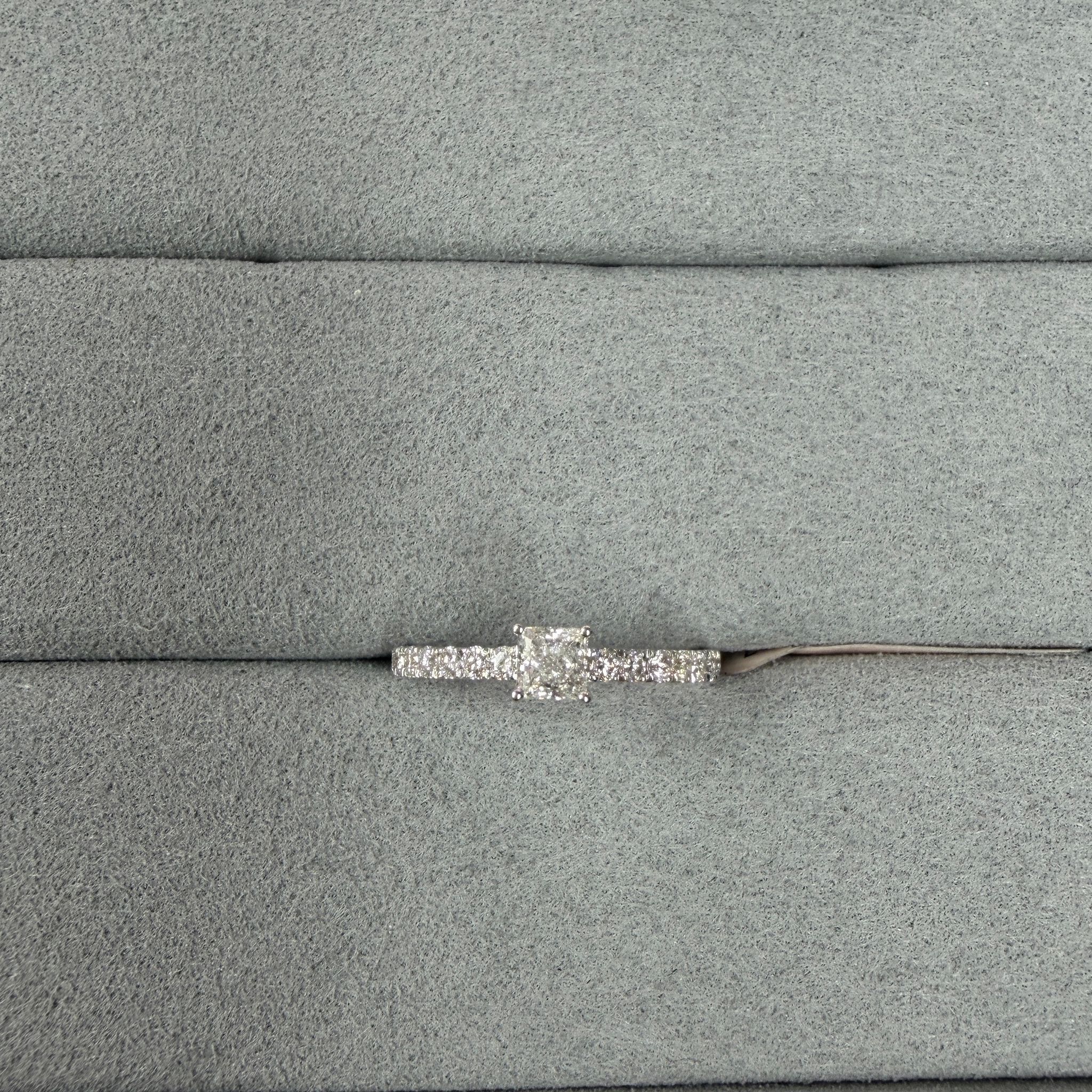 VX240 16B R6927 9K white gold 0.56 Carat Lab Diamond Band Ring (D-F colour VS+ clarity)