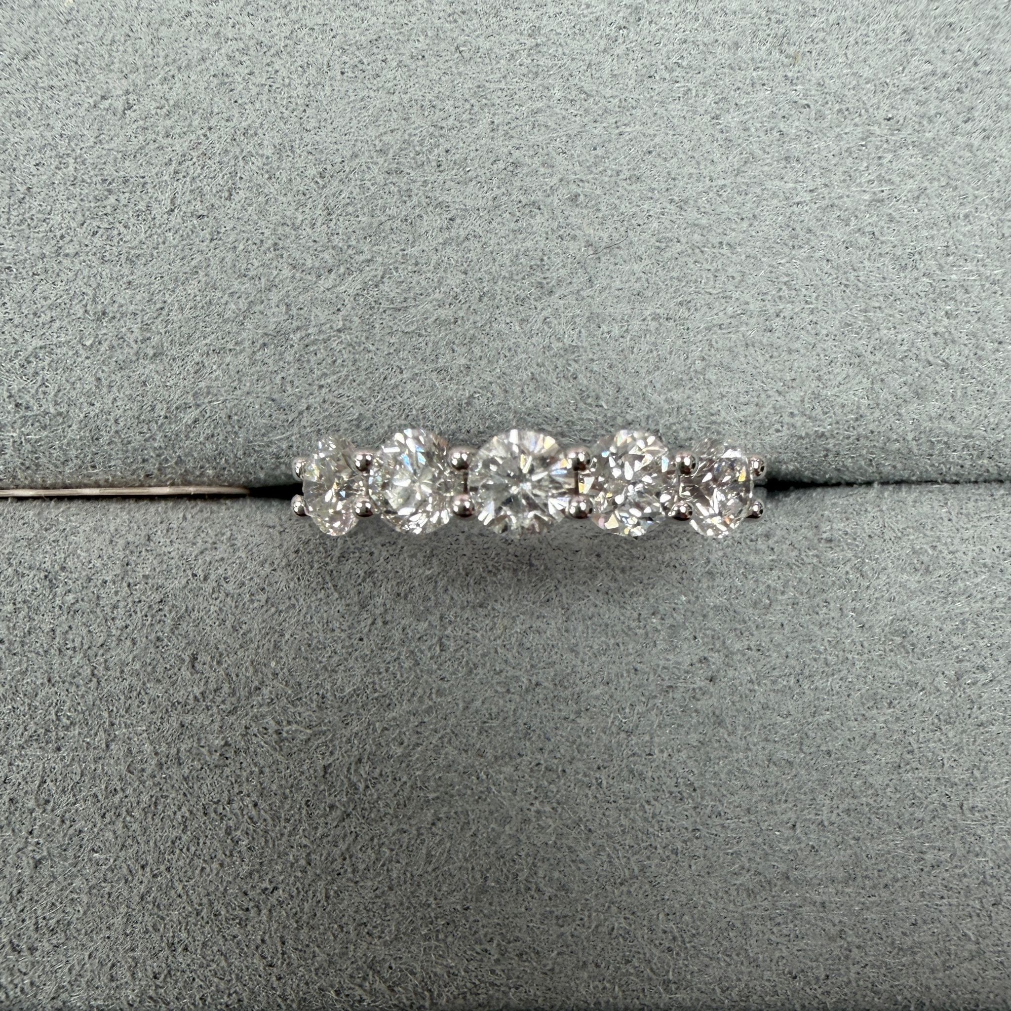 VX257 33B R6701 1 Carat Lab Diamond Band Ring in Silver 925