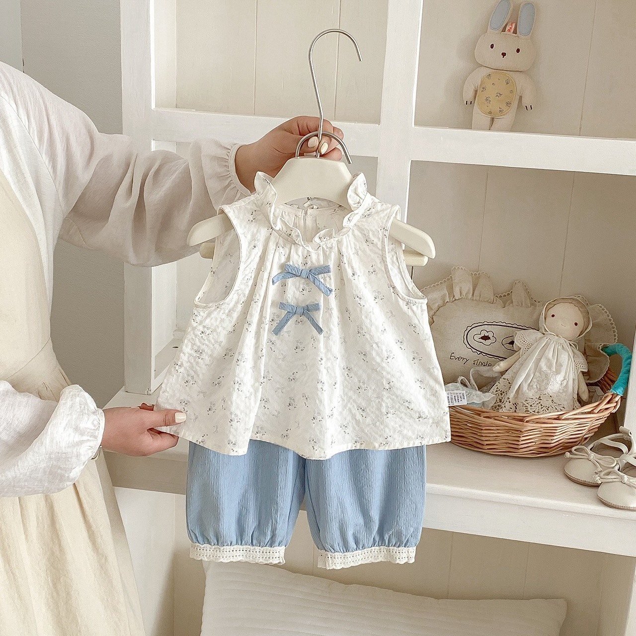 小碎花捲邊無袖套裝