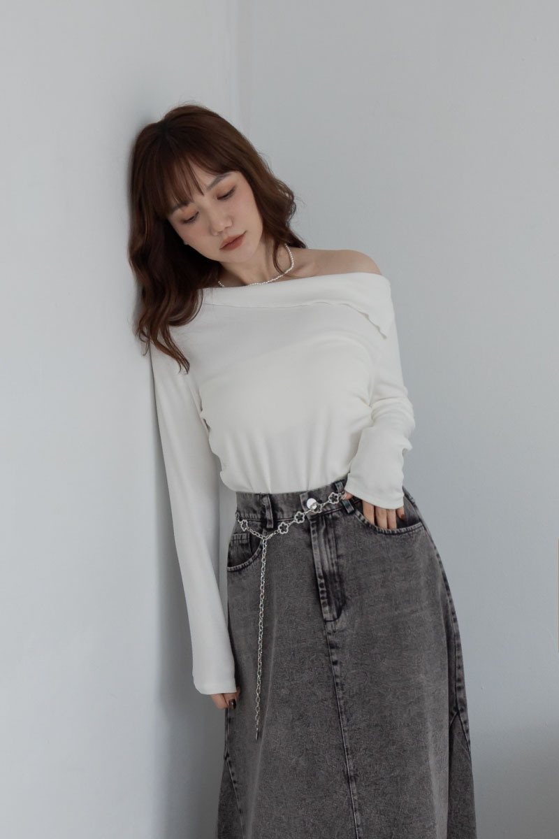 側褶斜肩坑條美型上衣