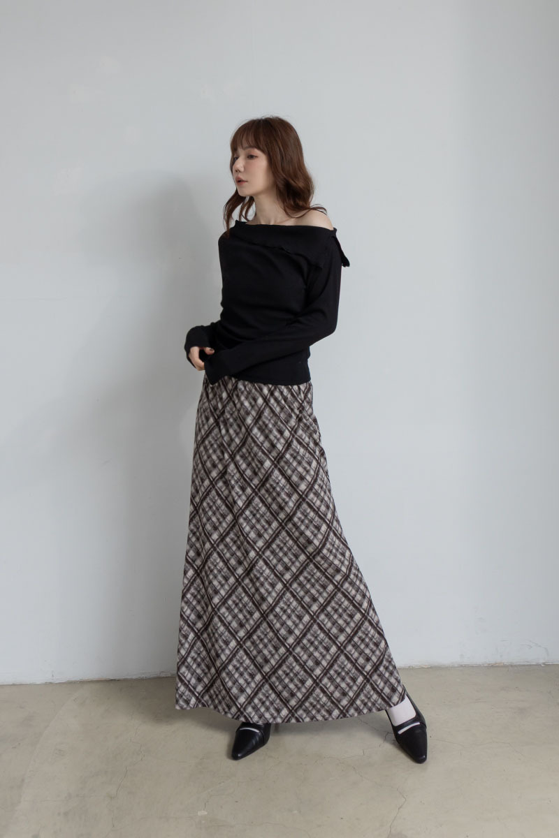 側褶斜肩坑條美型上衣