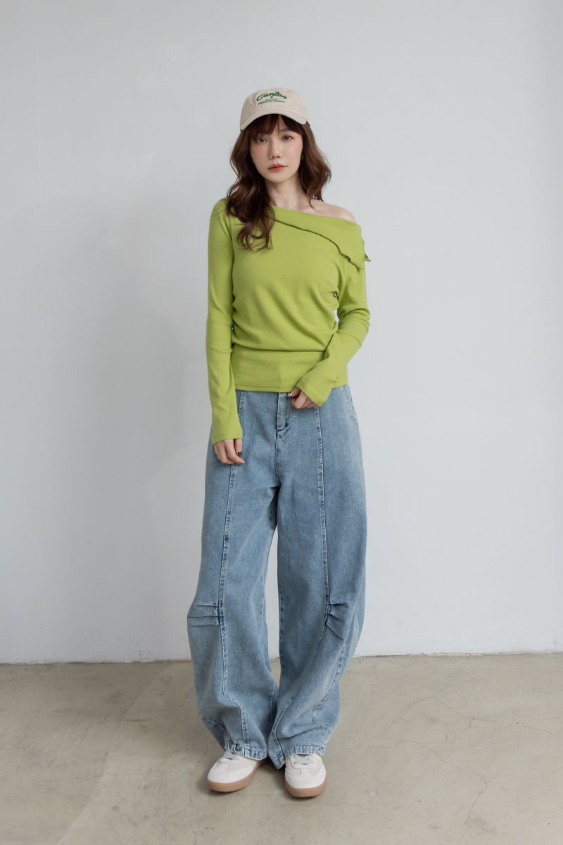 側褶斜肩坑條美型上衣