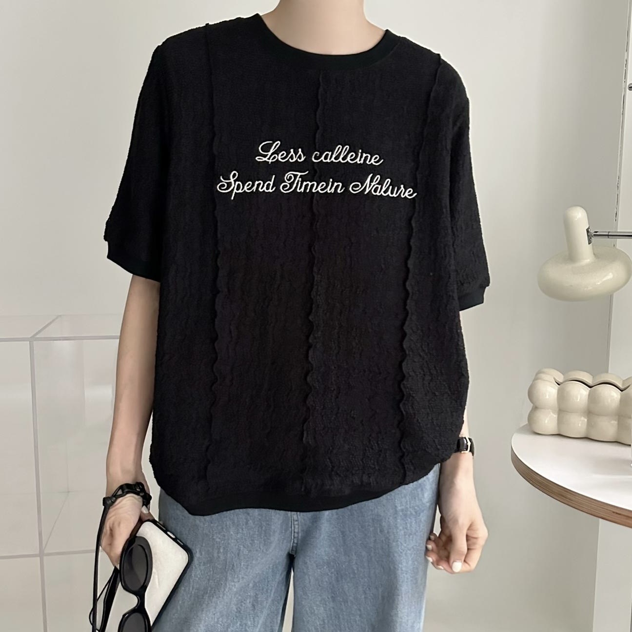 【BONNIE】潦草字短袖TOP (R23-R24)