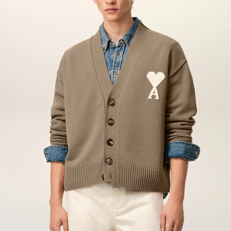 1FF0101-425 [AMI PARIS] Wool Ami De Coeur Cardigan Beige (SS26) #UKC380.KN0156.A117 (C-EU-E)