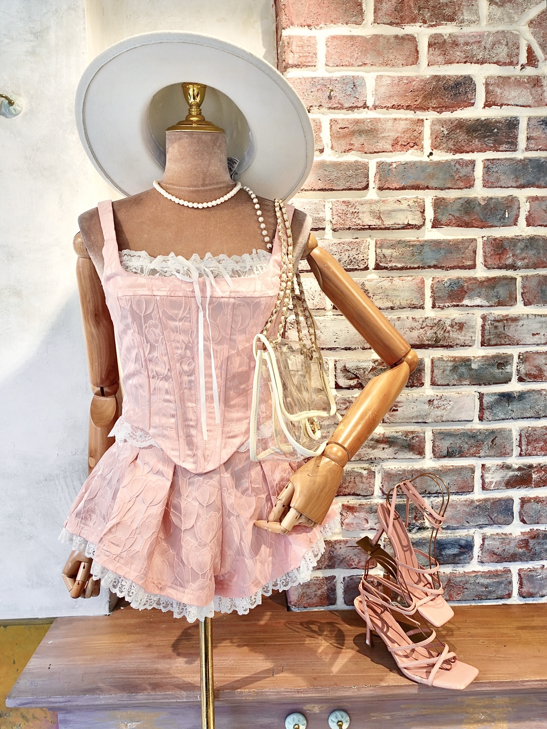 Pink Flower粉紅色蕾絲蝴蝶結緹花馬甲上衣+ 高腰百褶短褲