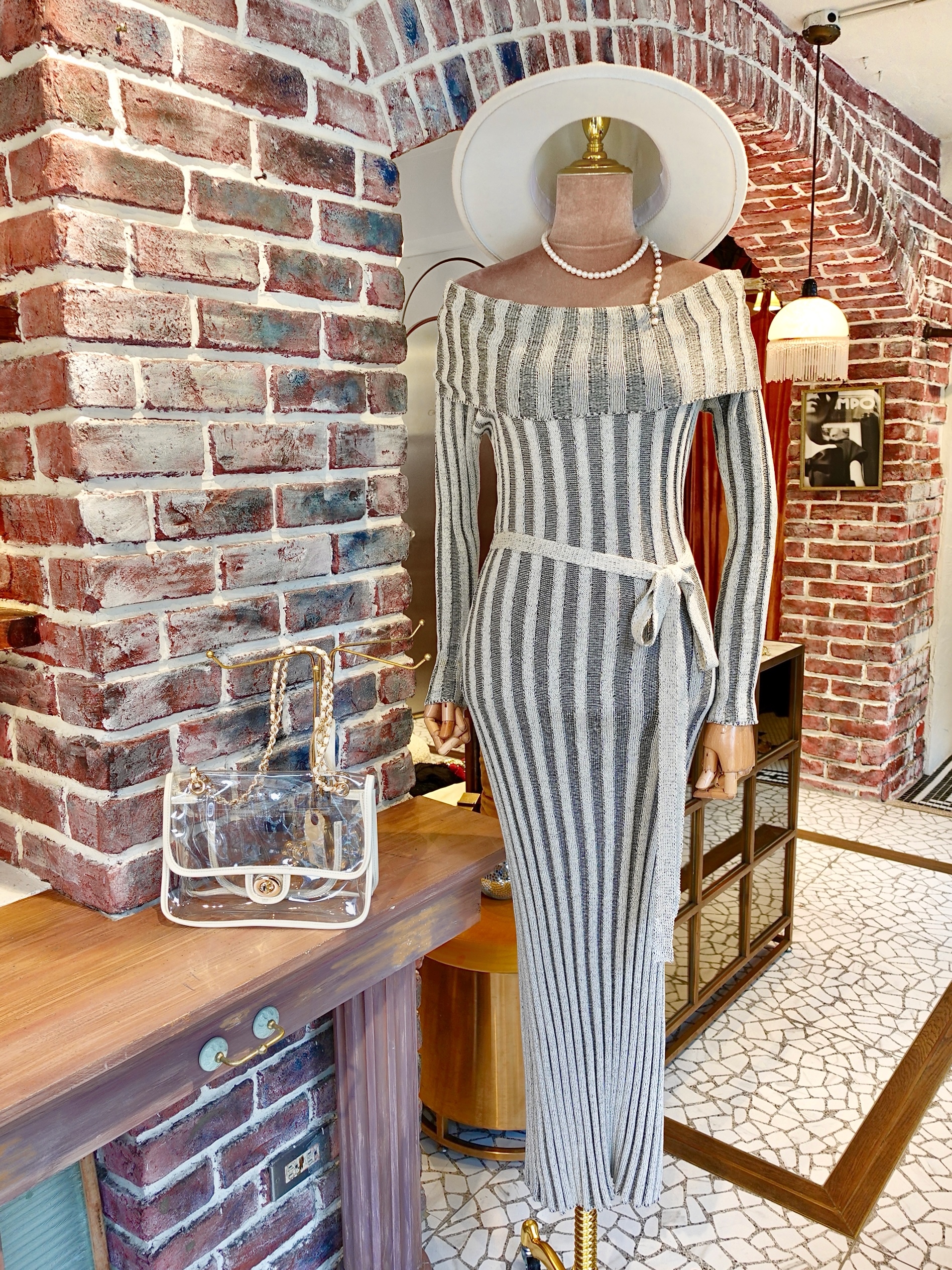 Light Grey淺灰白色露肩綁帶直紋針織Dress