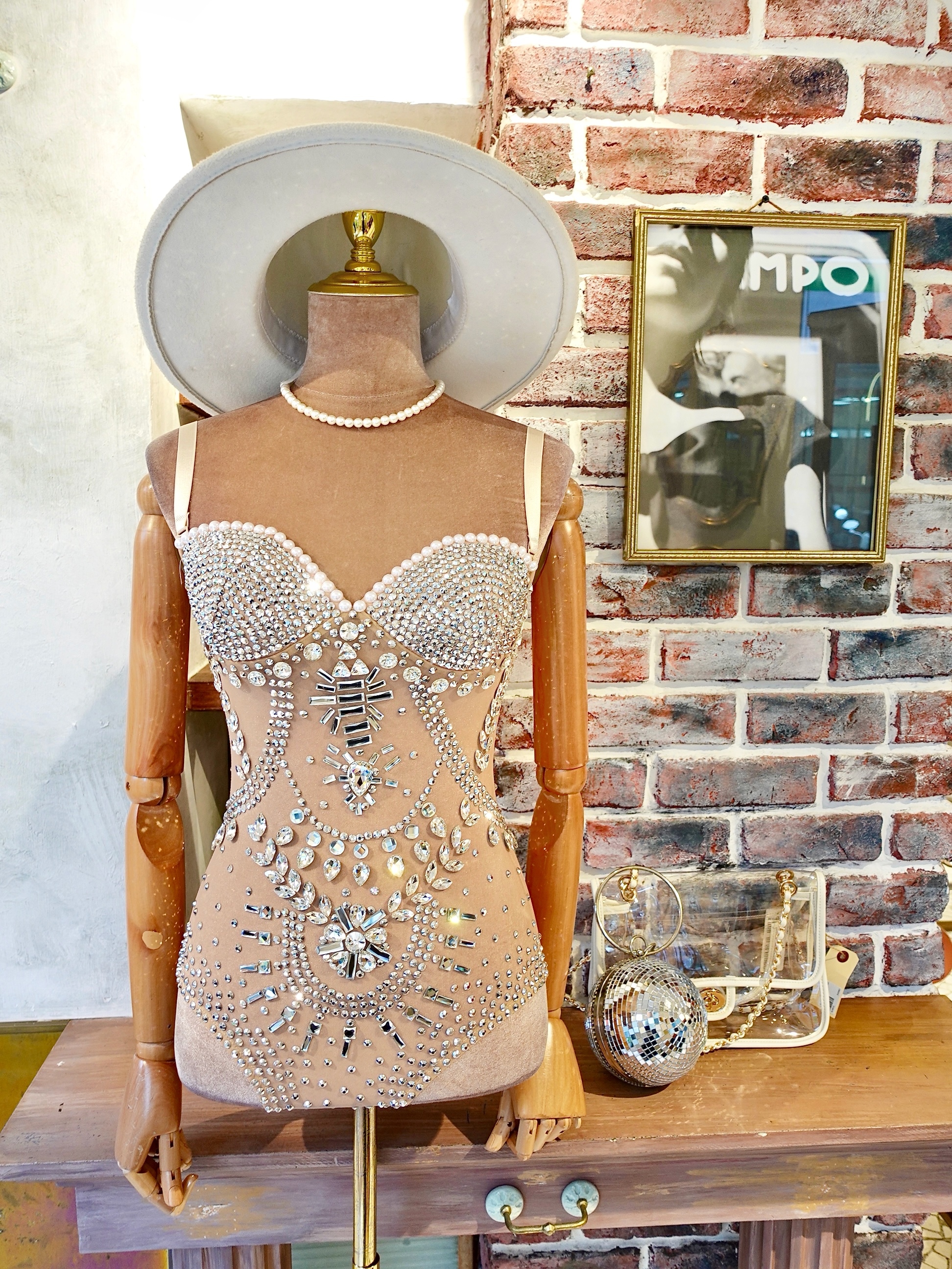 Lux Glam裸色透紗珍珠鑽寶石馬甲Bodysuit