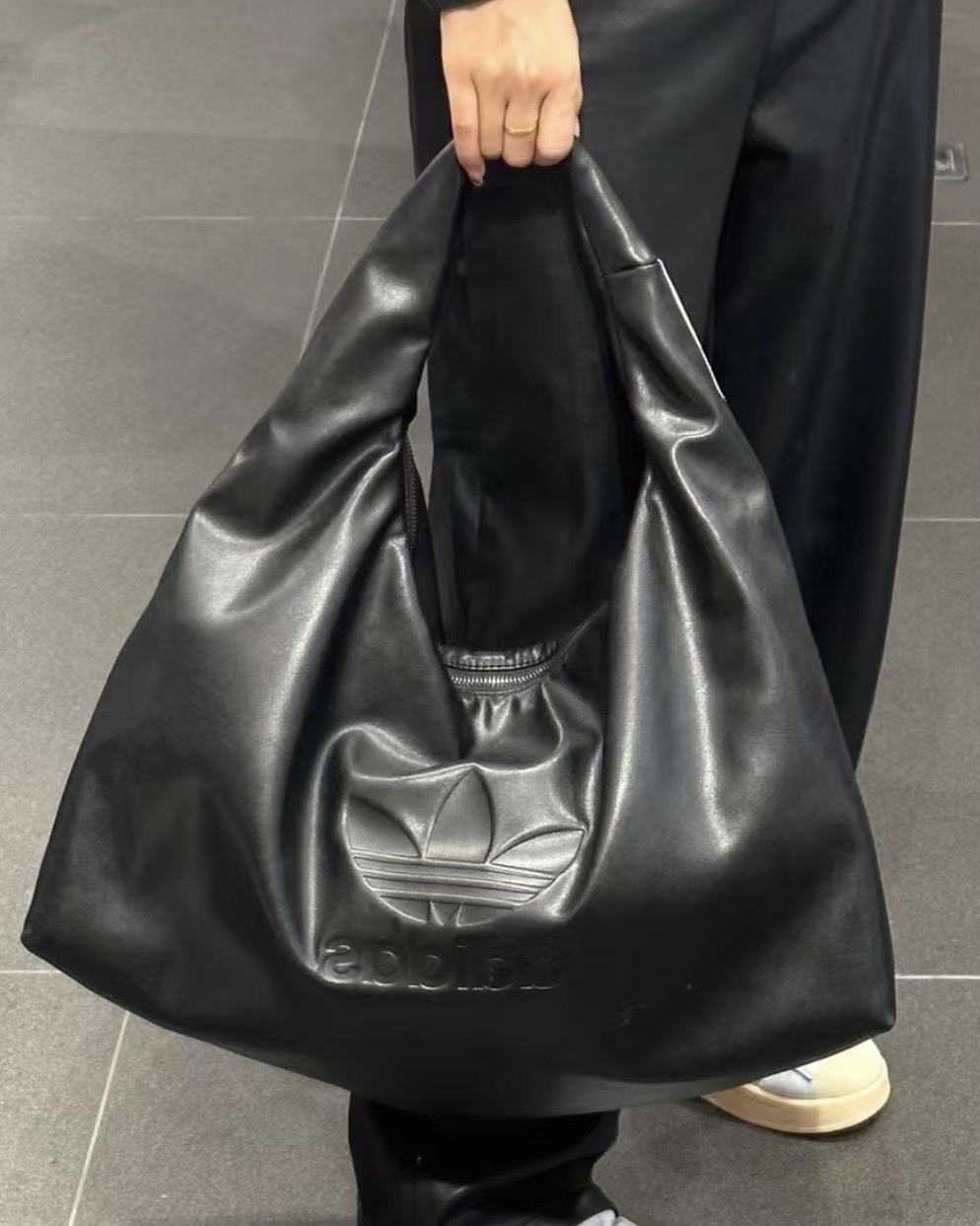 Adidas Originals 皮革 大容量 單肩 雲朵包 黑