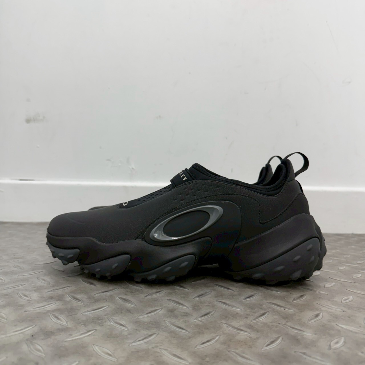 OAKLEY EDGE ICON ”Blackout“ SIZE 29CM