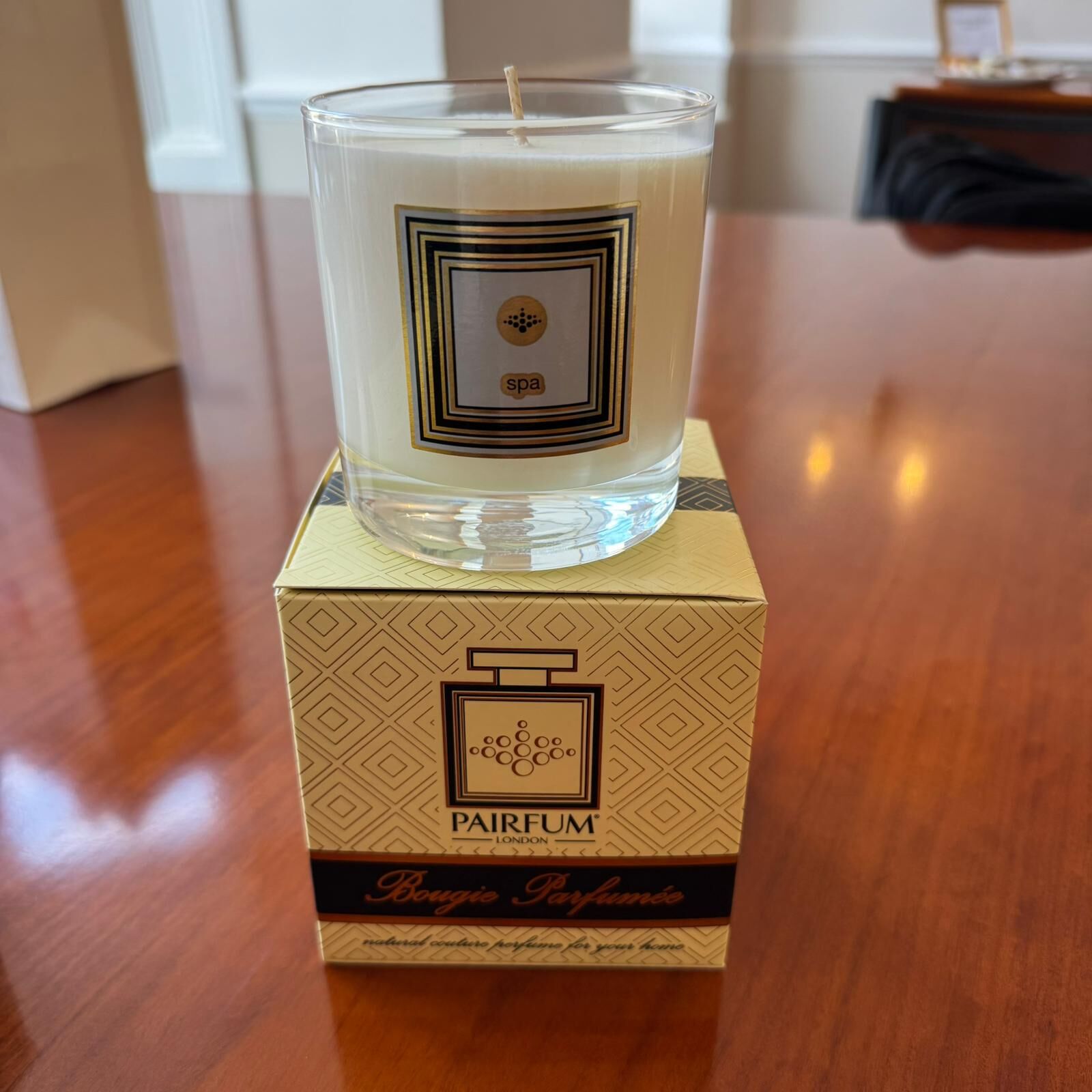 UK-LLG0303-292 Large candle 330g - SPA (A72)