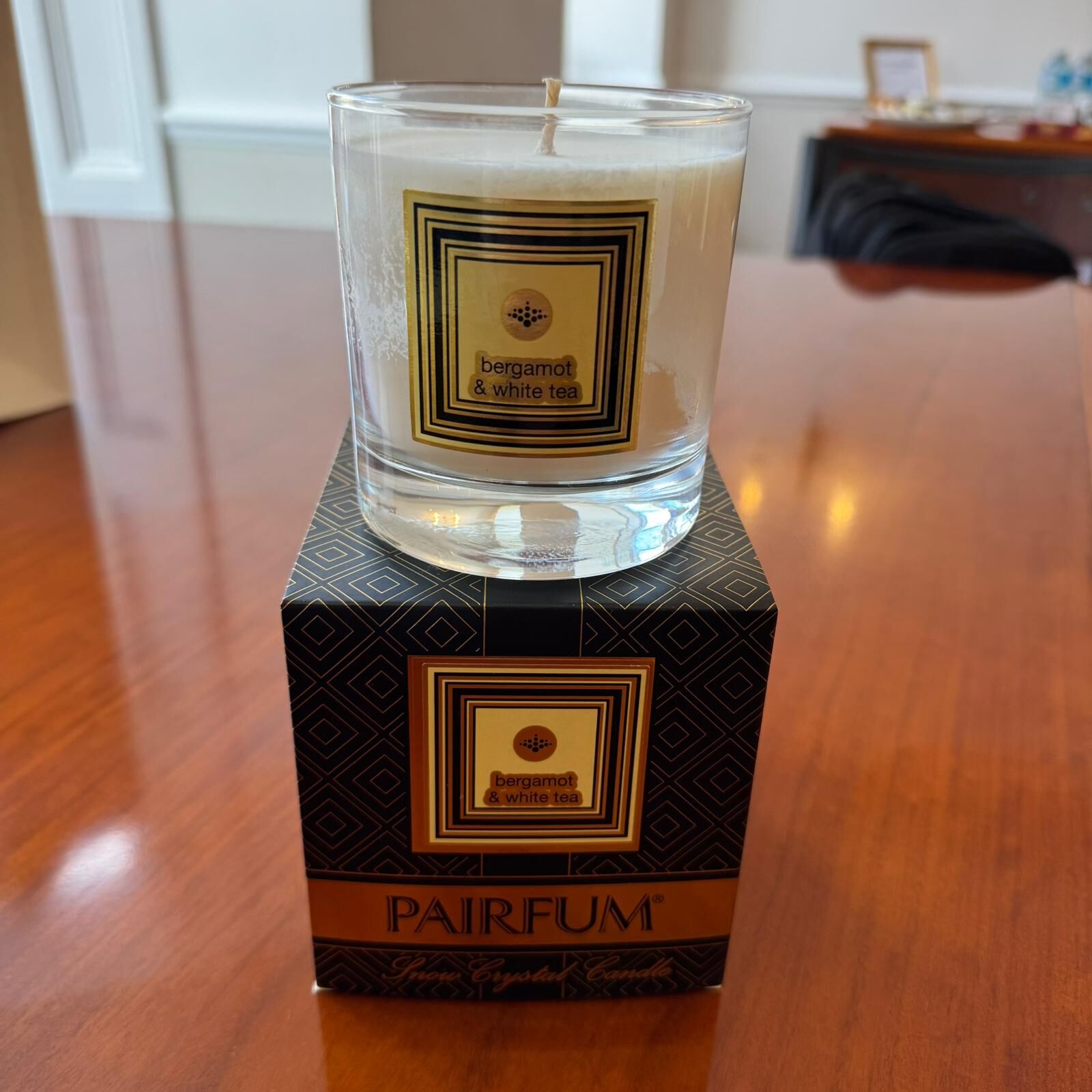 UK-LLG0303-293 Large candle 330g - Bergamot & White tea (A73)