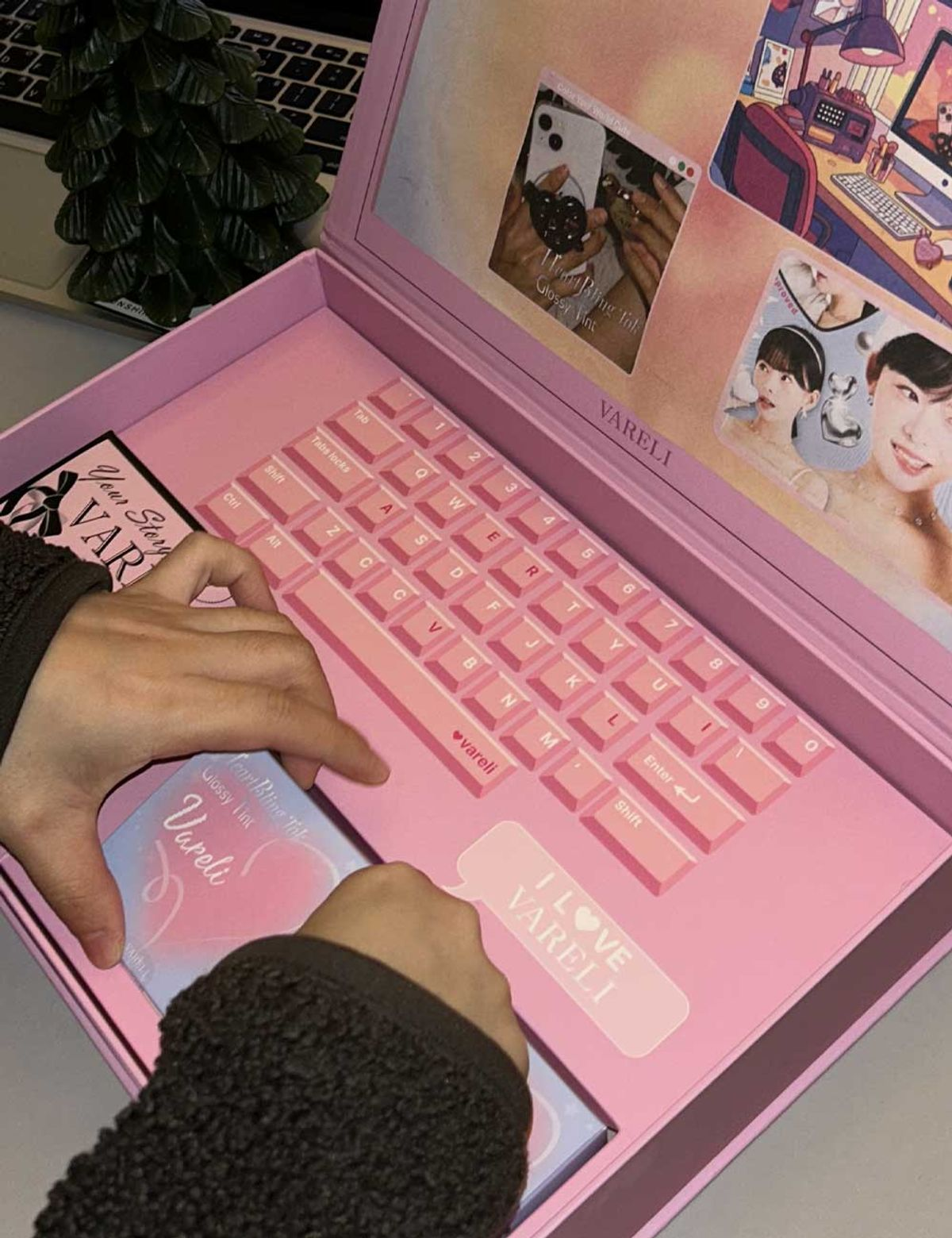 VARELI | Secret Laptop Gift Box