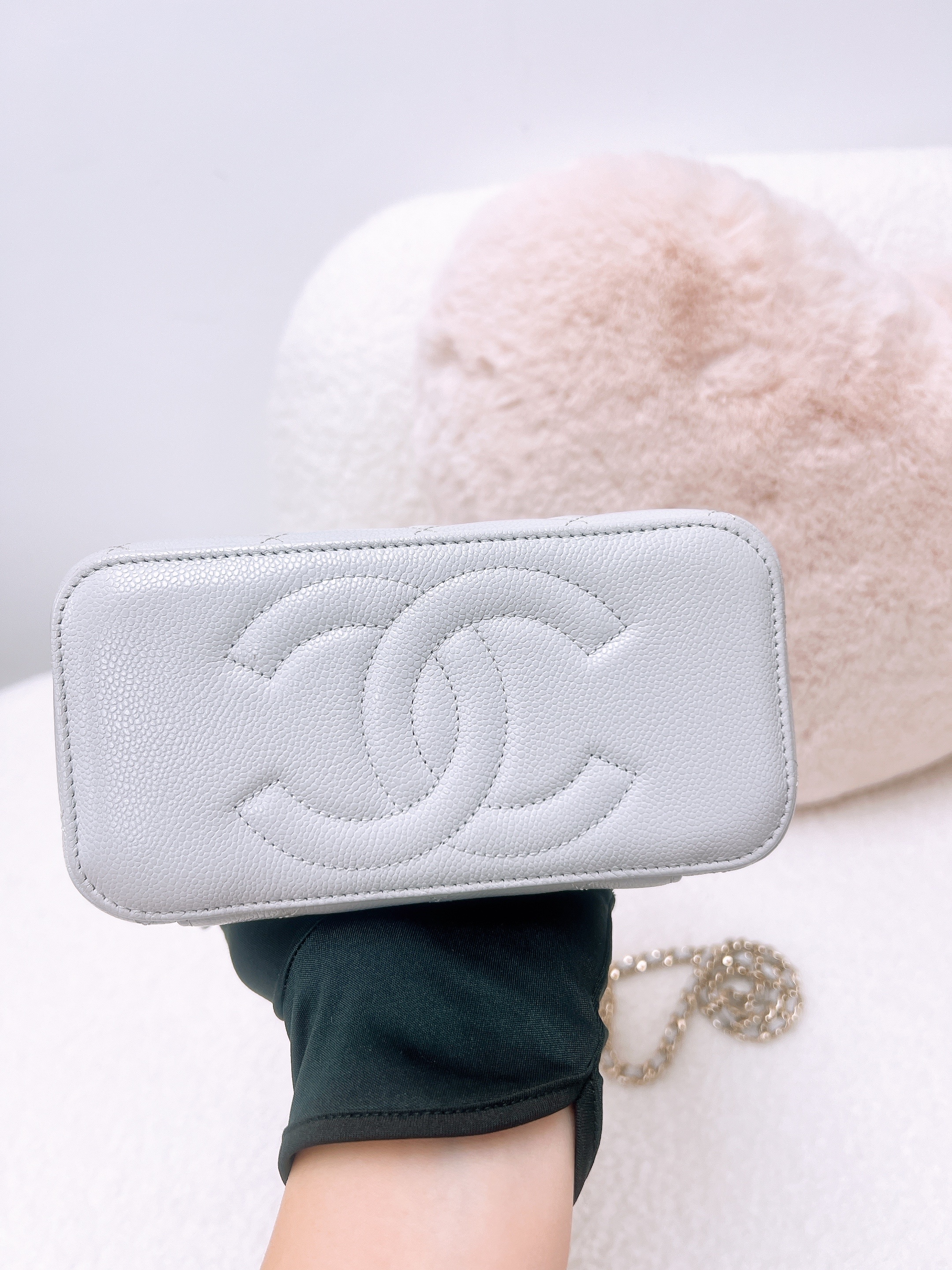 Chanel vanity (light grey caviar GHW)