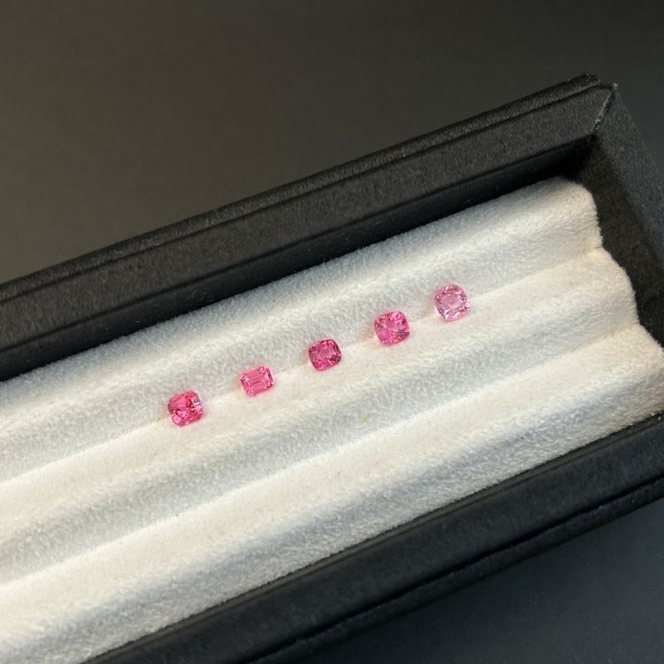 尖晶石 Spinel/0.32-0.60克拉