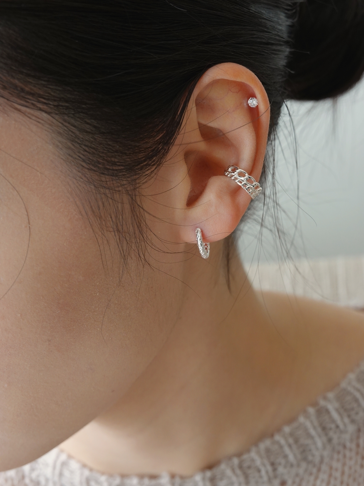 層 (ear-cuff)