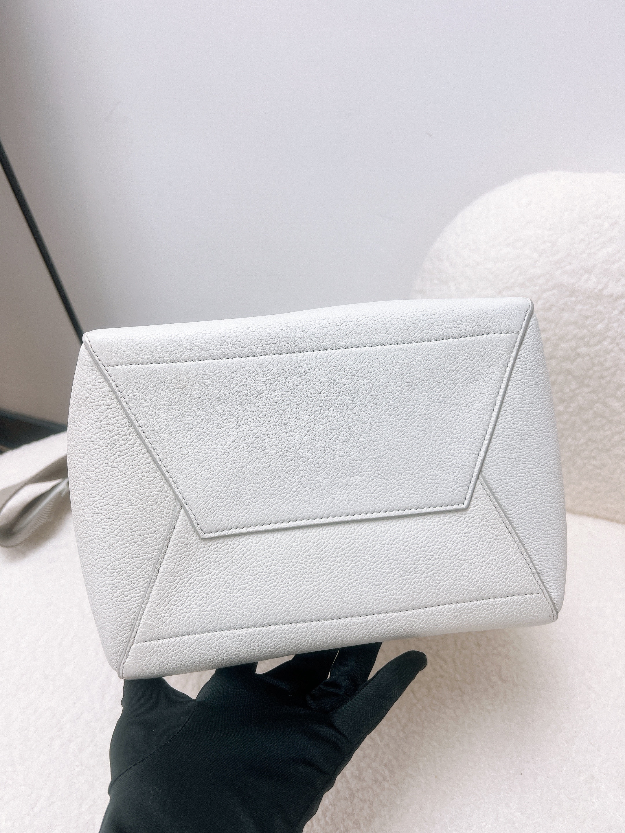 Celine sangle bucket medium white