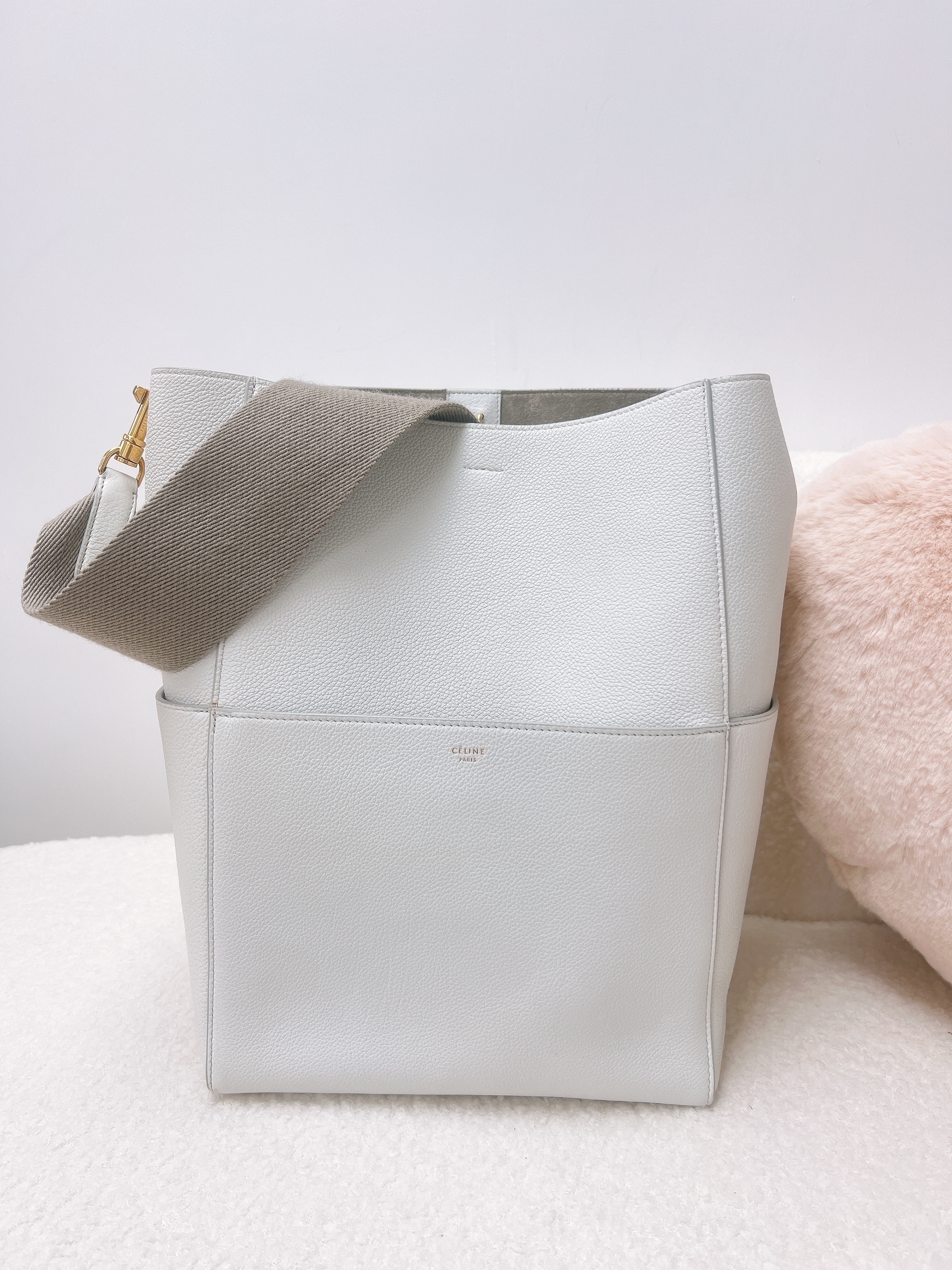 Celine sangle bucket medium white