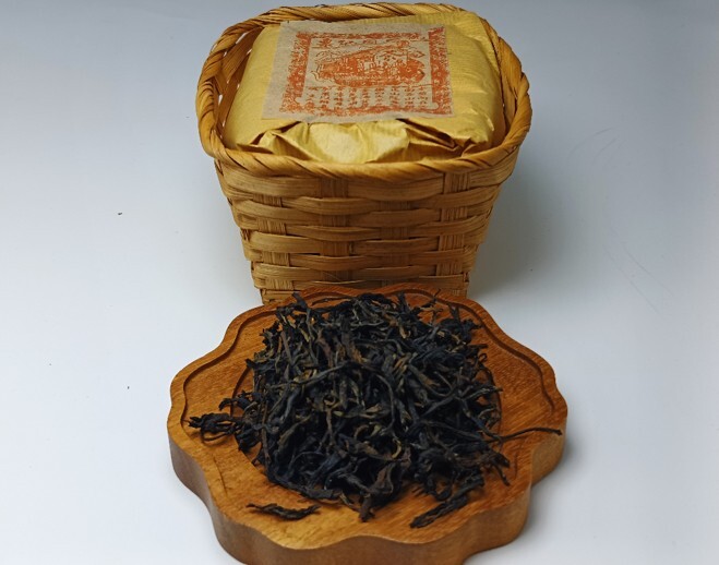 (6733) 2005年同兴号老生茶 竹筐装200g