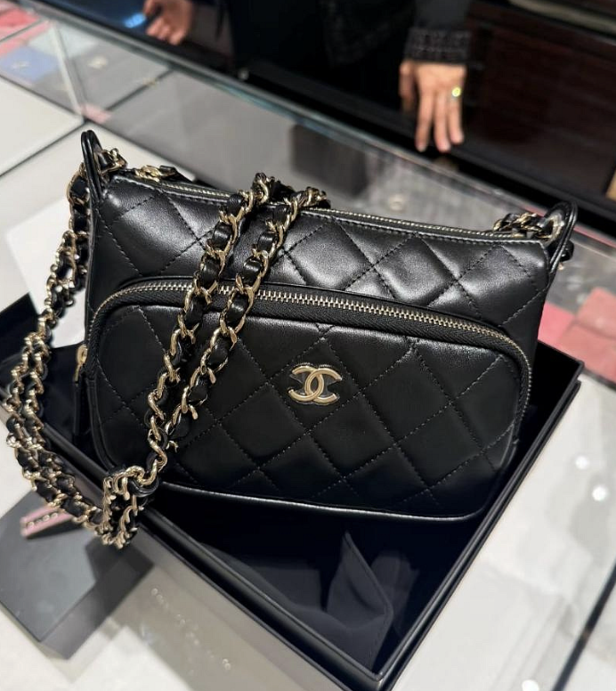 CHANEL Clutch with Chain AP4349