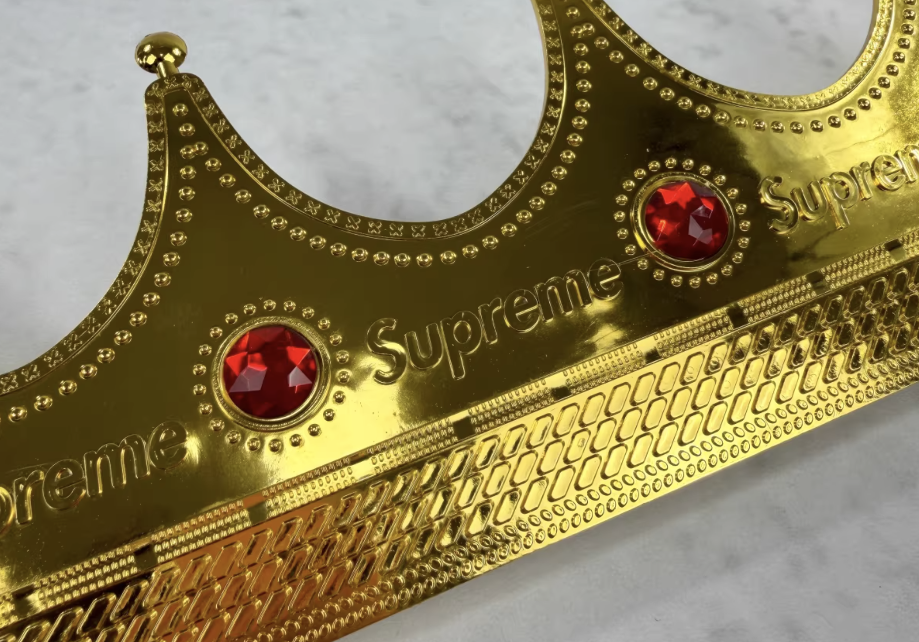 Supreme SS26 • Crown with embossed logo 👑 皇冠