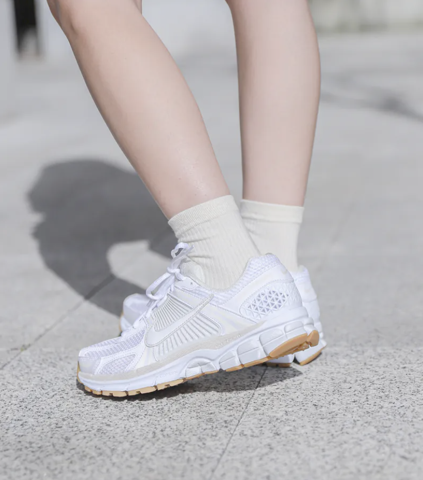 NIKE WMS ZOOM VOMERO 5 淡雅白 白灰棕 {NEW!}