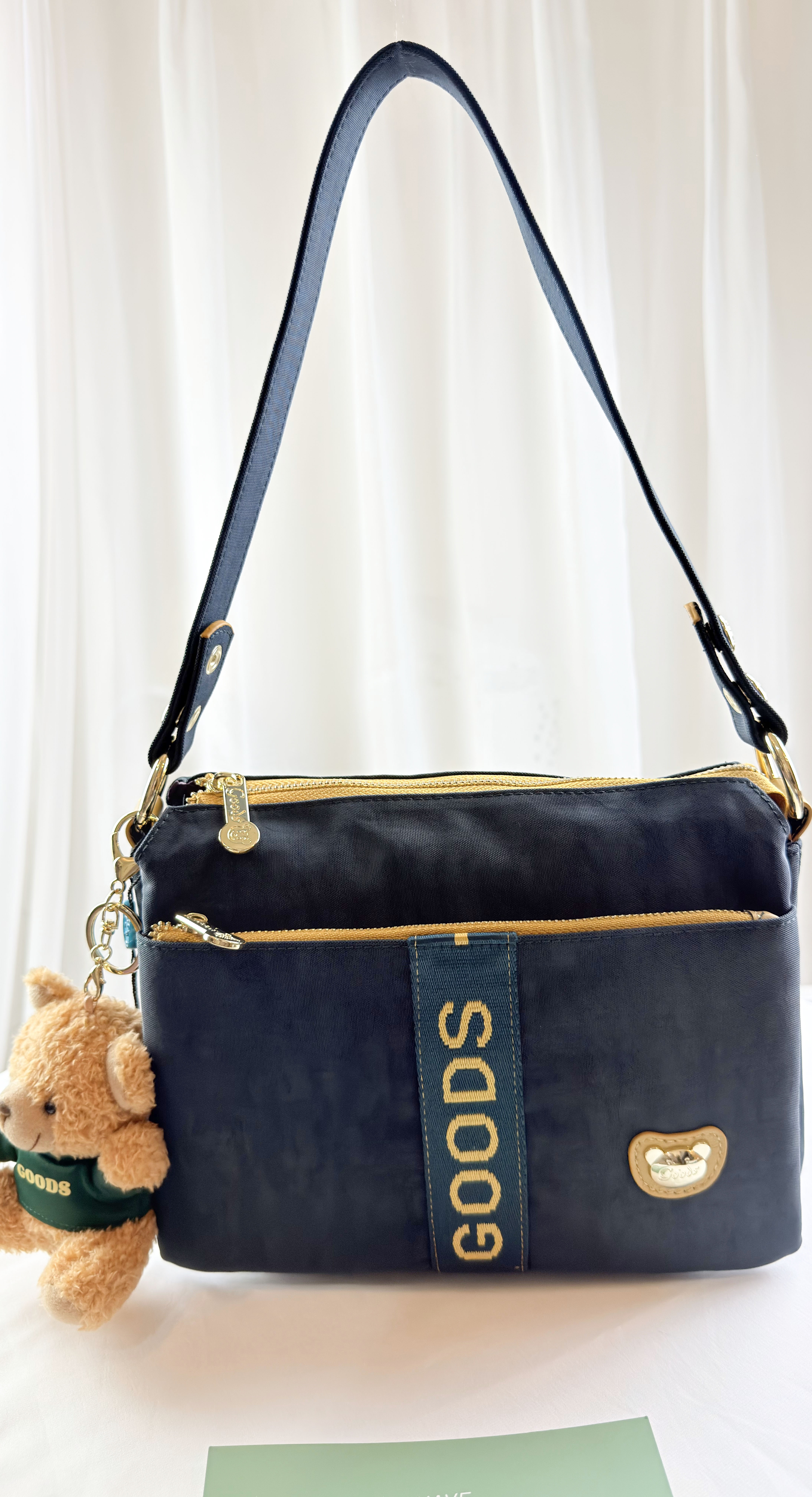 GOODS 織帶海軍藍配黃防潑水肩背包 / 側背包 附吊飾 #29259