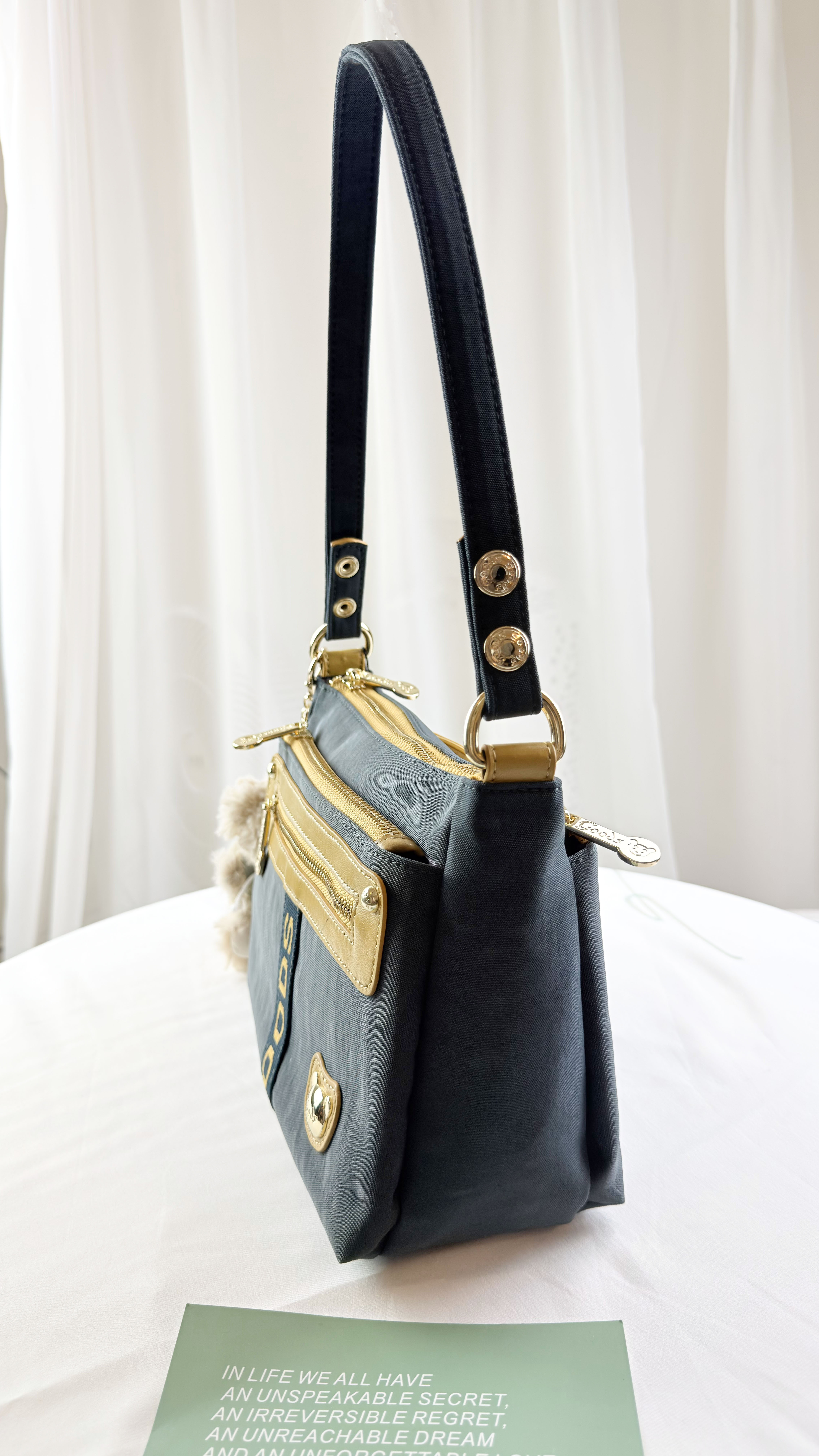 GOODS 織帶海軍藍配黃防潑水肩背包 / 側背包  附吊飾  #2820