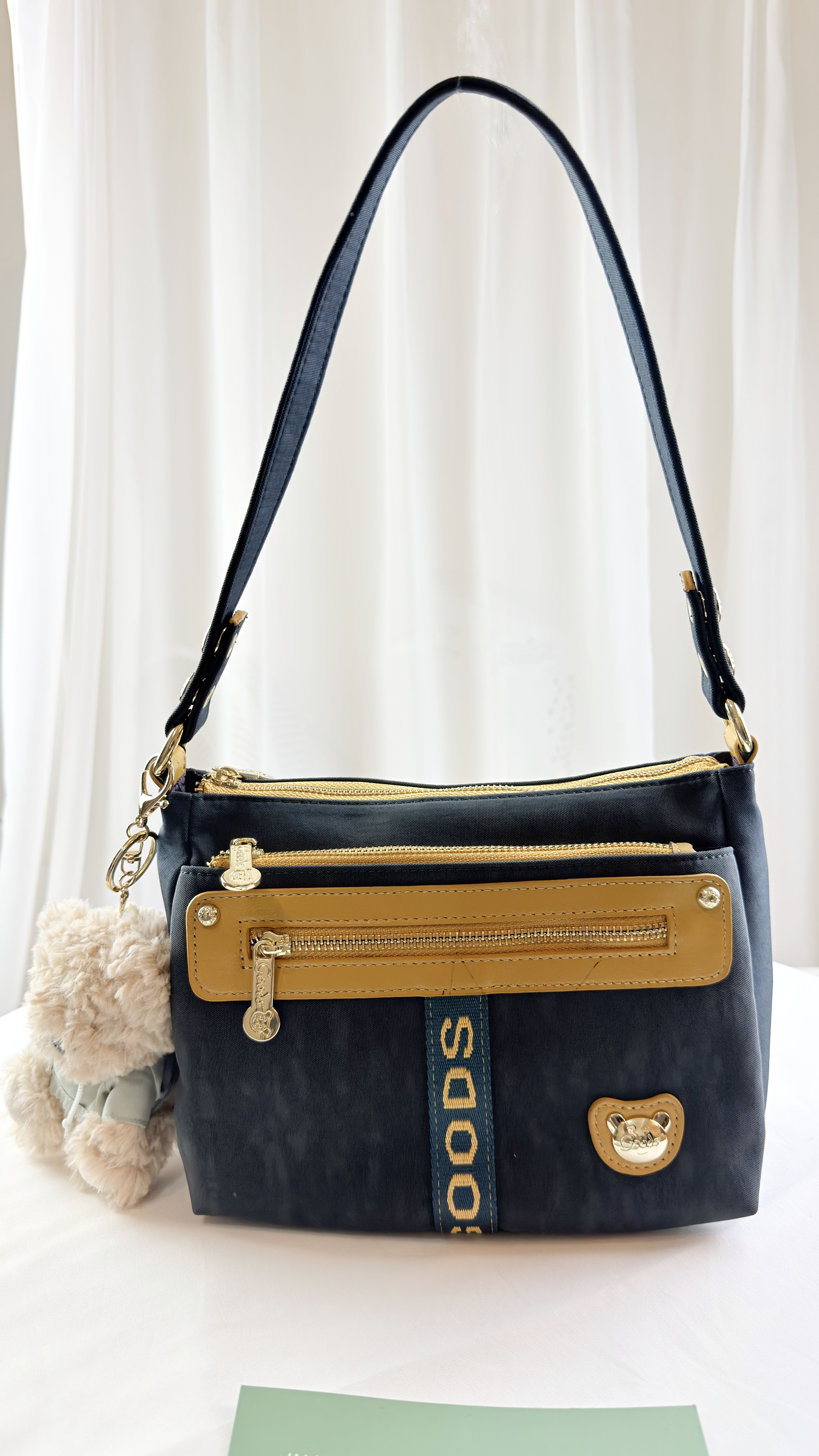 GOODS 織帶海軍藍配黃防潑水肩背包 / 側背包  附吊飾  #2820