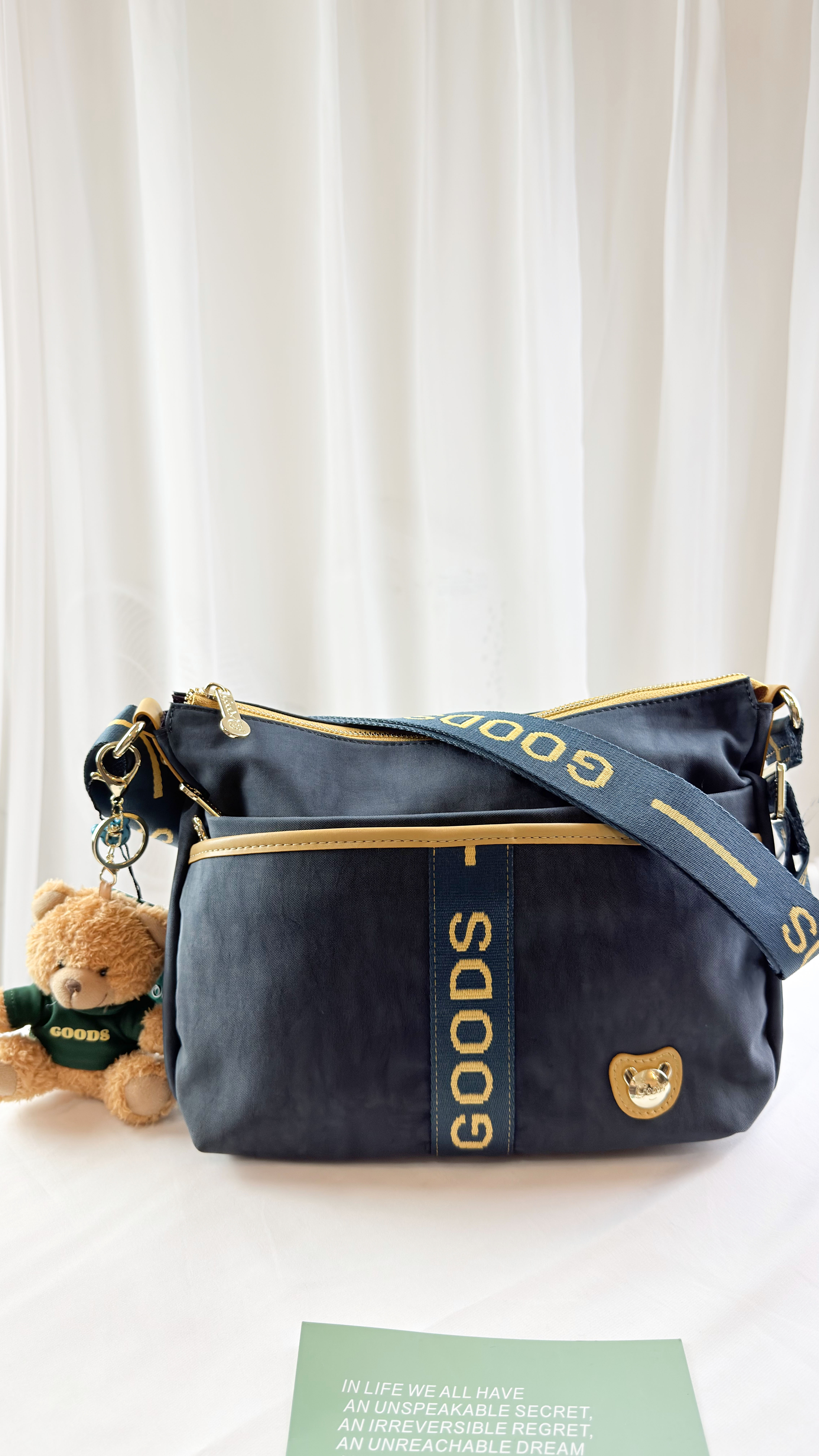 GOODS GOODS 織帶海軍藍配黃防潑水側背包 附吊飾 #2638