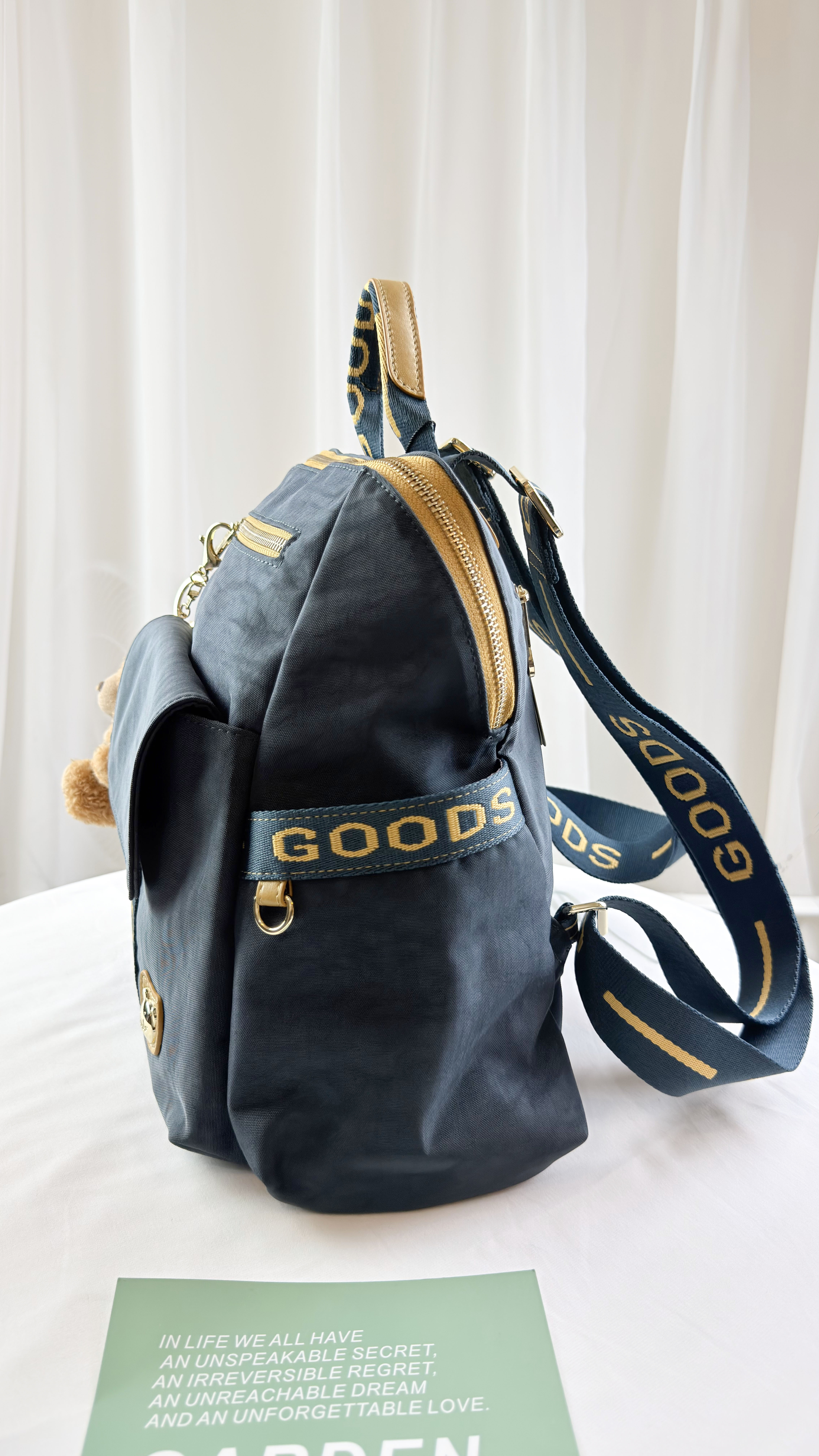 GOODS 織帶海軍藍配黃防潑水後背包  附吊飾 #2854