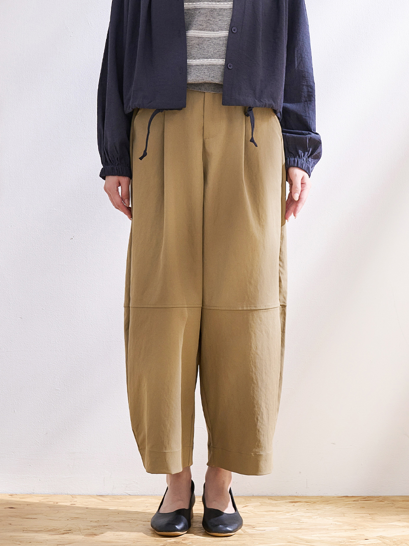 素面打褶剪接蘿蔔繭型褲